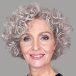 tagli donna over 60 corti ricci