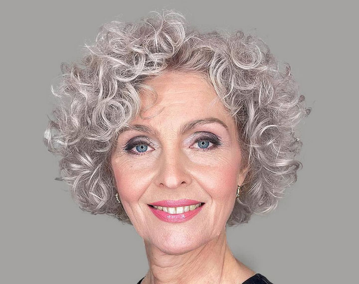 tagli donna over 60 corti ricci
